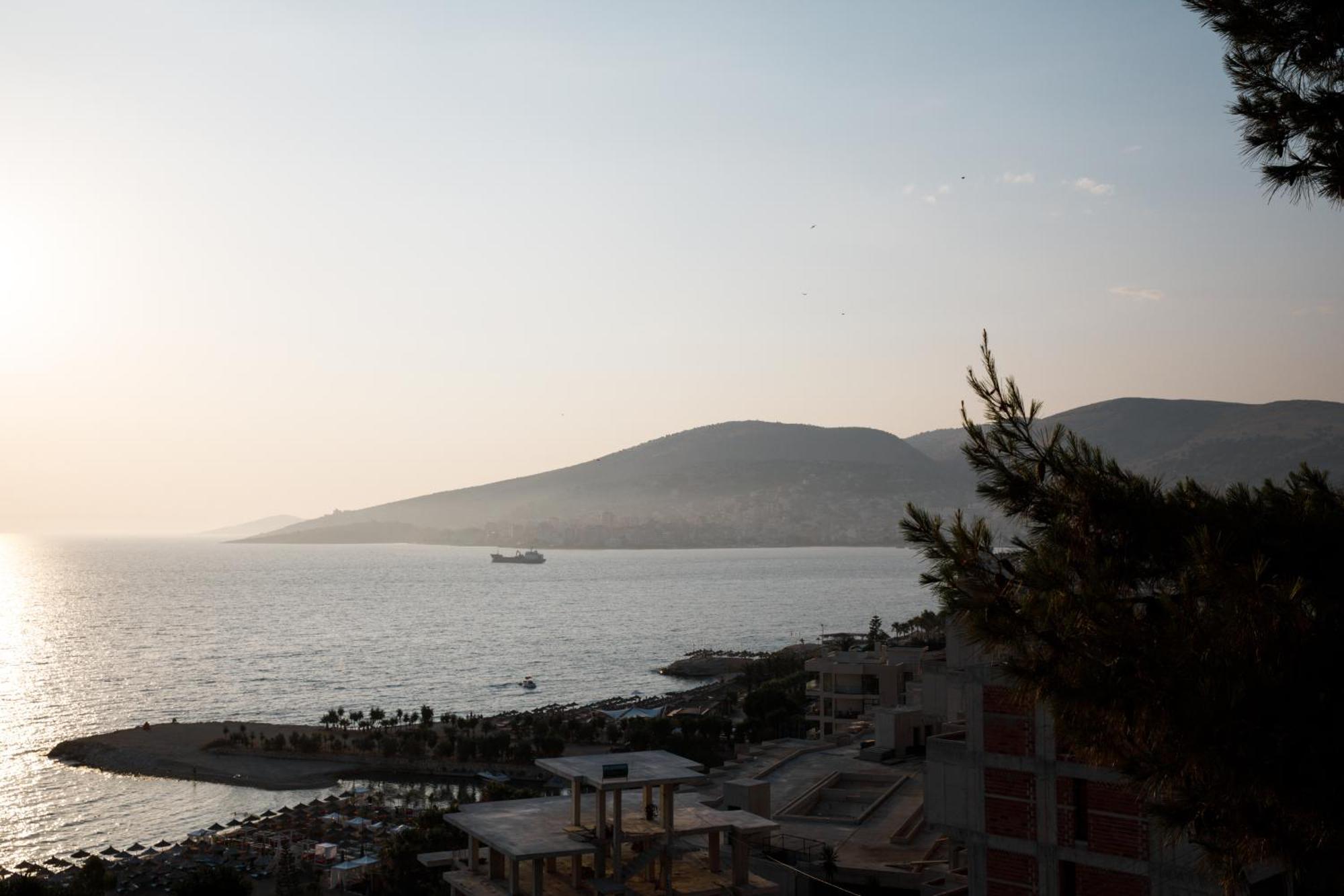 Grand Blue Aparthotel Saranda Zewnętrze zdjęcie